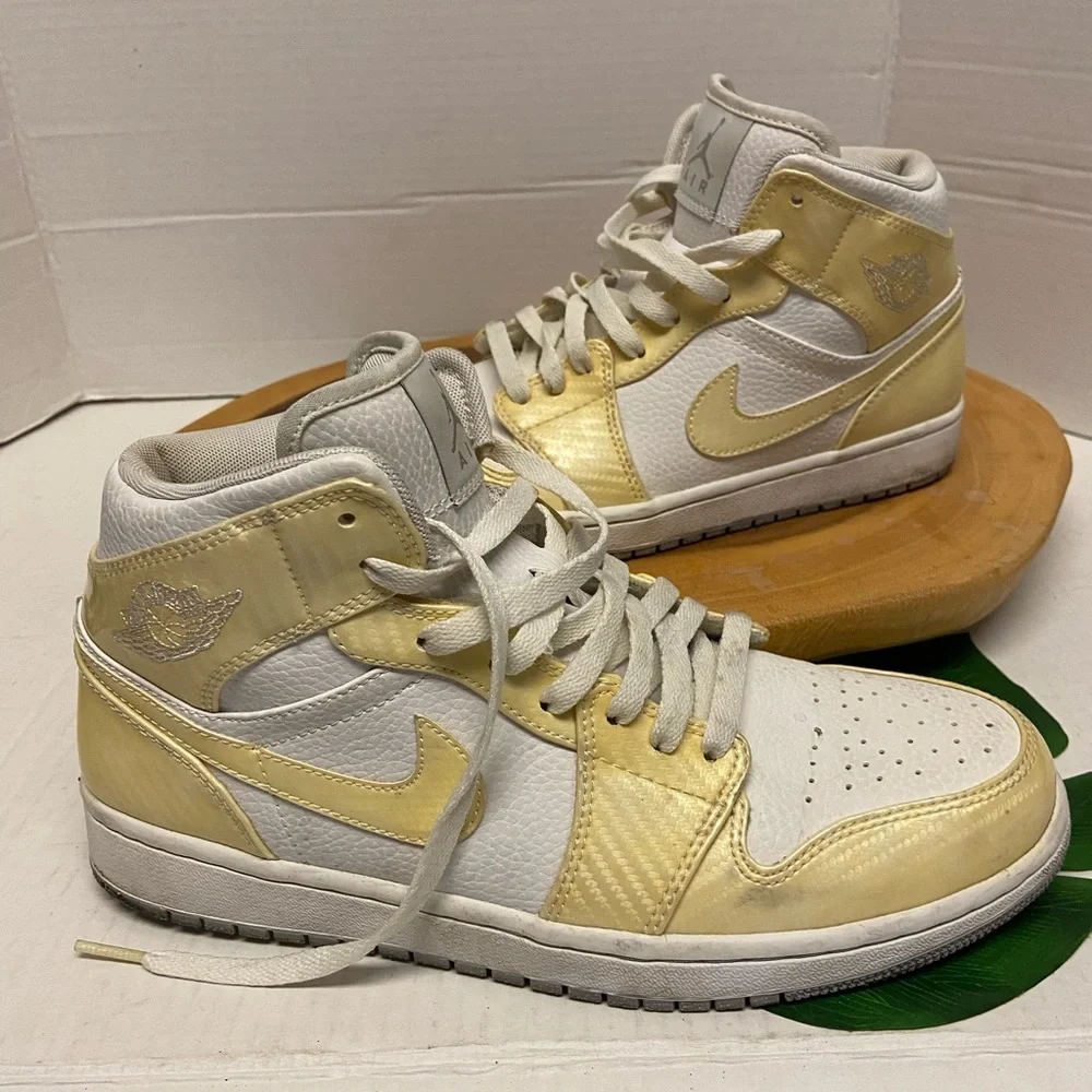 Nike JORDAN 1’s Phat Carbon Fiber. Style# 364770 2012 Release